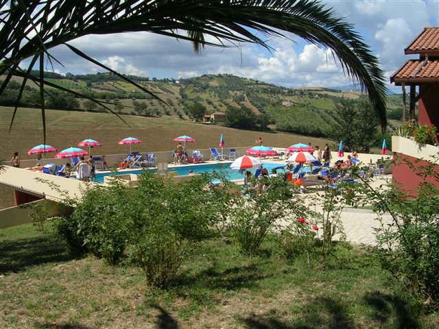 Hotel Fattoria Cerreto Campo di calcio e calcetto Golf Piscina Teramo